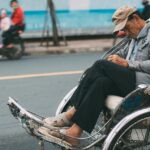 목과 어깨 긴장을 풀어주는 간단 스트레칭