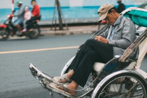 목과 어깨 긴장을 풀어주는 간단 스트레칭